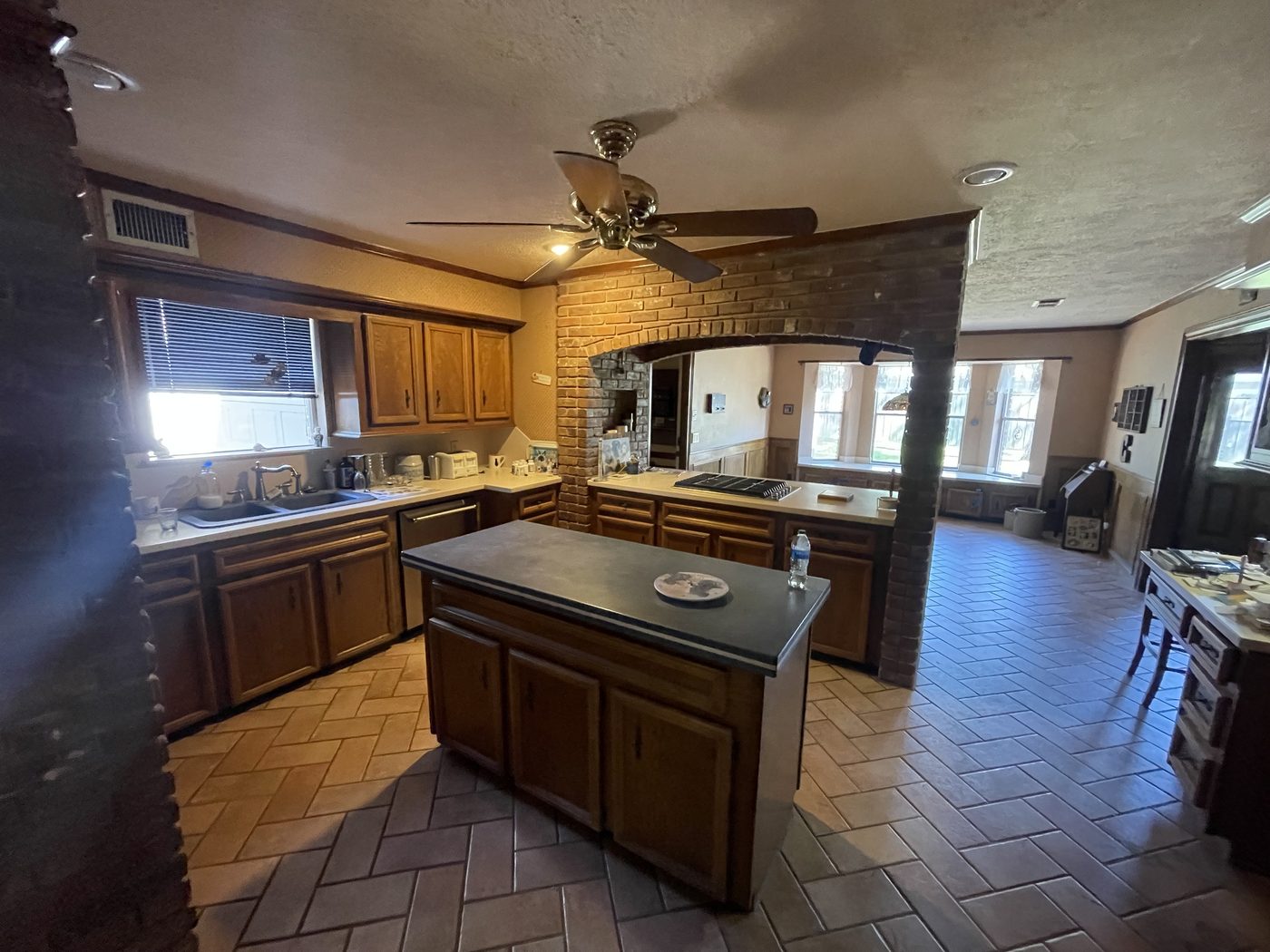 Cypresswood kitchen before renovation