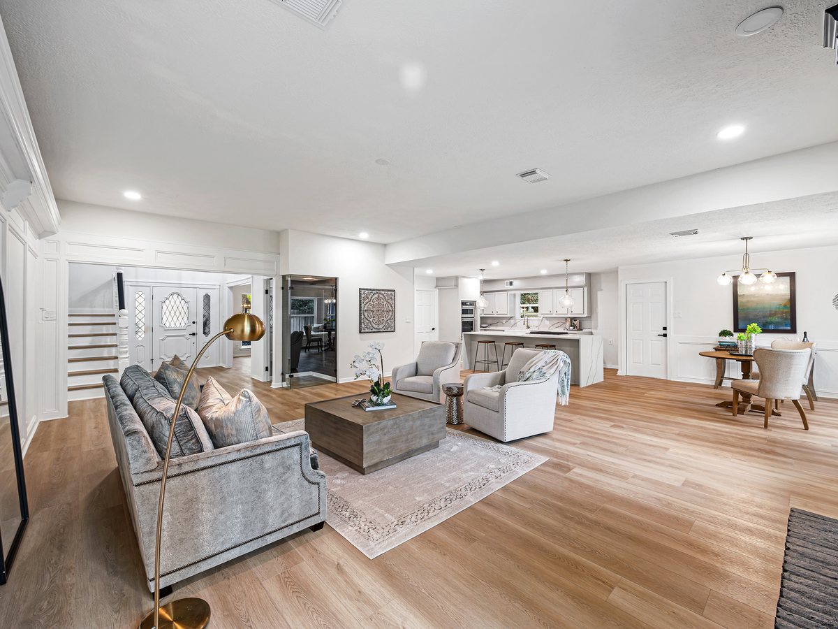 Cypresswood — renovated open-plan living area, photo 2