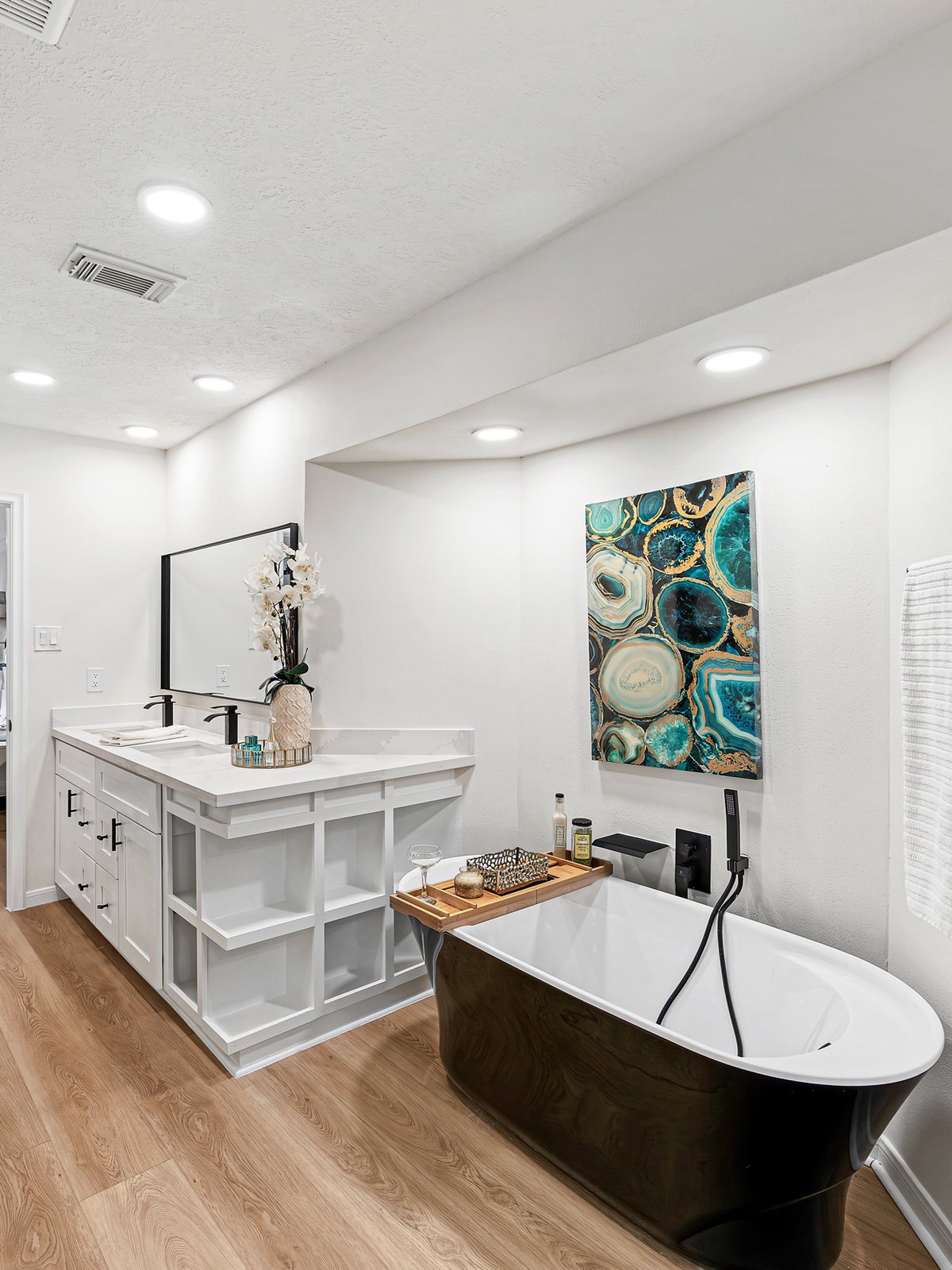 Cypresswood — renovated bathroom, photo 4