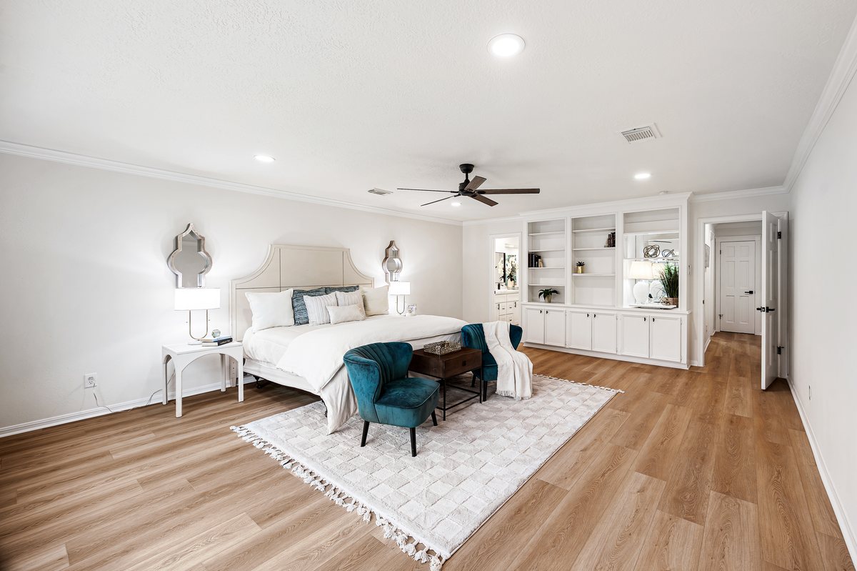 Cypresswood — renovated bedroom, photo 5