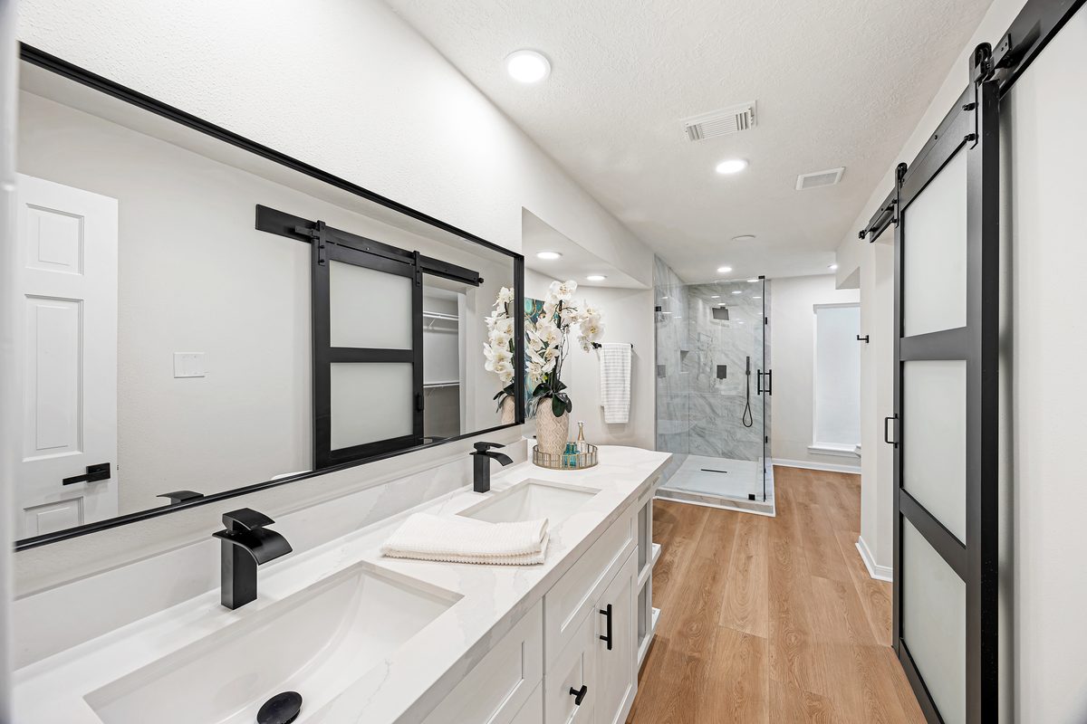Cypresswood — renovated interior, photo 6