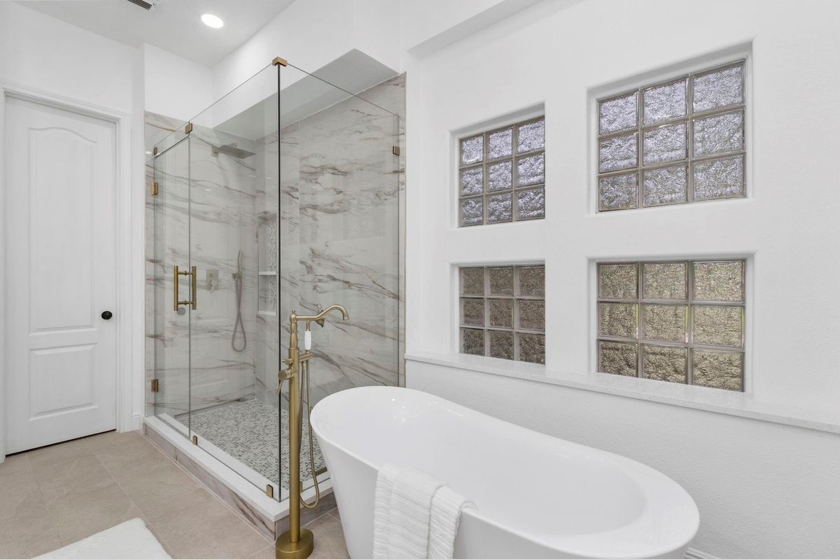 Veilwood — renovated bathroom, photo 4